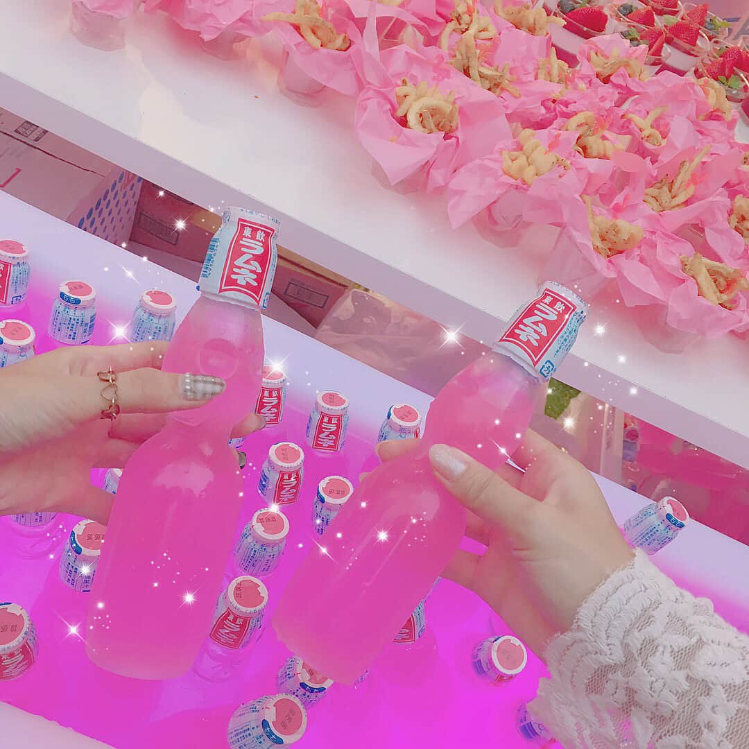 さきぼんさんのインスタグラム写真 - (さきぼんInstagram)「@chuu_japan のレセプションパーティに行ってきました🖤 フラミンゴたくさんいて可愛すぎた😳💓💓 * tops @emiriawiz_official * #bubbles #chuu #韓国 #pink #フラミンゴ #浮き輪 #フラミンゴ浮き輪 #summer #l4l #原宿 #レセプションパーティ #emiriawiz #さきぼん招待」8月31日 19時43分 - sakibon69