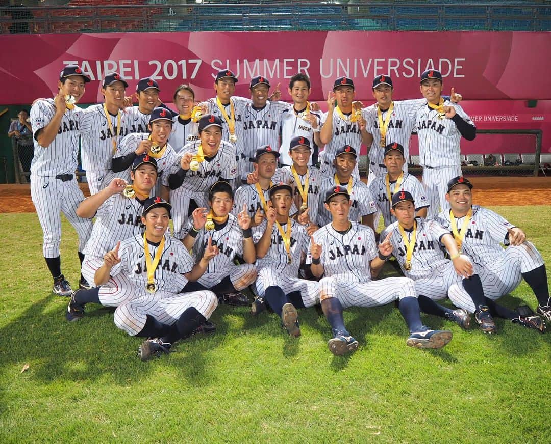のインスタグラム：「ユニバーシアード優勝🏅 みんなすごい人で自分はその中に入れただけで幸せです！ 野球はみんなに負けたけど外国人との英語の会話ならみんなより話せる👍わら 同部屋の辰己、たけしさんありがとうございます^_^ まさとによしあきも一緒にいてくれてありがとう！😊 バットも大切にします🎵 みんなありがとうございました。 ジャパン最高🇯🇵🇯🇵🇯🇵 #ユニバーシアード#選手村 #大学生日本代表#あだ名はカピパラ #金メダル #みんな上手すぎる#レベチ #尊敬出来て自慢できる先輩、仲間 #明後日からリーグ戦みんなに負けないよう頑張ります！ #目指せ神宮#たいじゅさんをやっつけろ！」