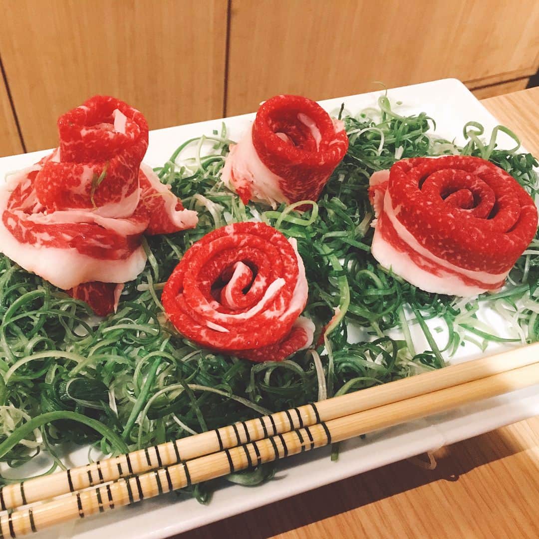 大野果奈のインスタグラム：「今日はこの4人♡  #パクチー大好き柳田、肉山  #少し食べれた家高姉さん  #パクチー大っ嫌い大野  #なんかまだパクチーの匂いがするのは気のせい？笑  #楽しかったからよしとしよう。  #明日からまたがんばりましょ😊」