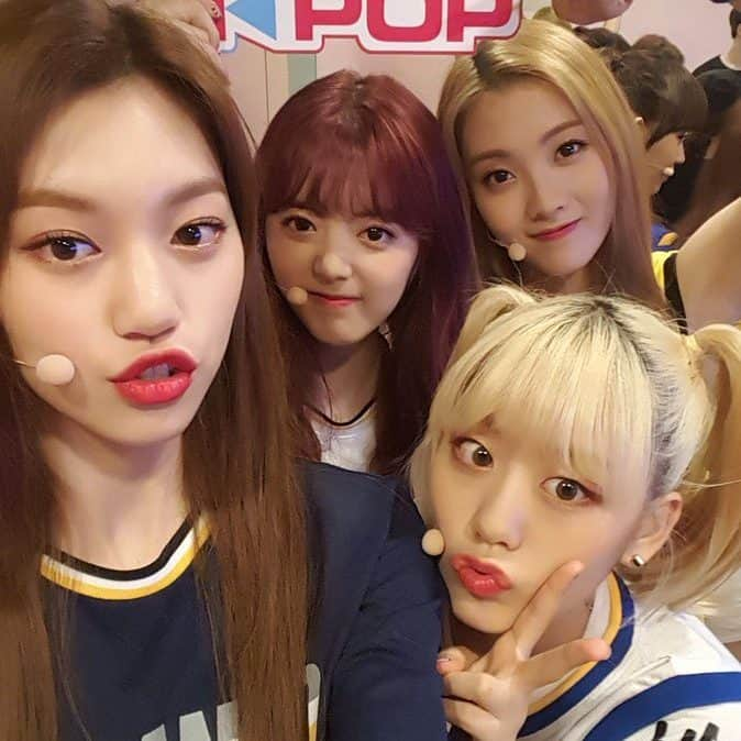 ルーシーのインスタグラム：「❀ ; 170831 Lucy with #Doyeon , #Suyeon and #Lua — Simply K-Pop Update — © owner [ tags : #WekiMeki #Lucy #NohHyojung ]」