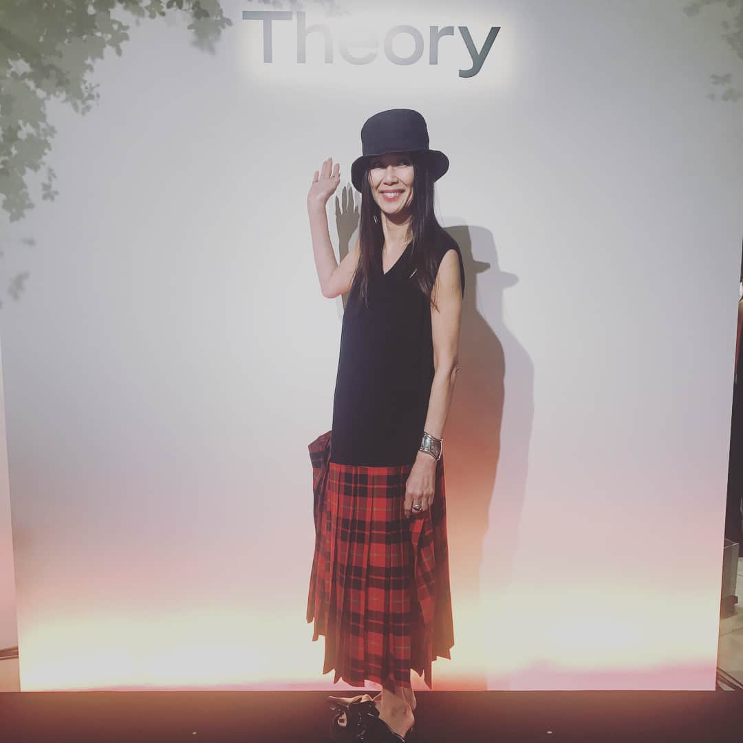 萬田久子さんのインスタグラム写真 - (萬田久子Instagram)「Theory 20周年おめでとうございます‼️ #theory #20周年 #南青山 #本店 #おめでとう」9月1日 21時54分 - hisako.manda_official