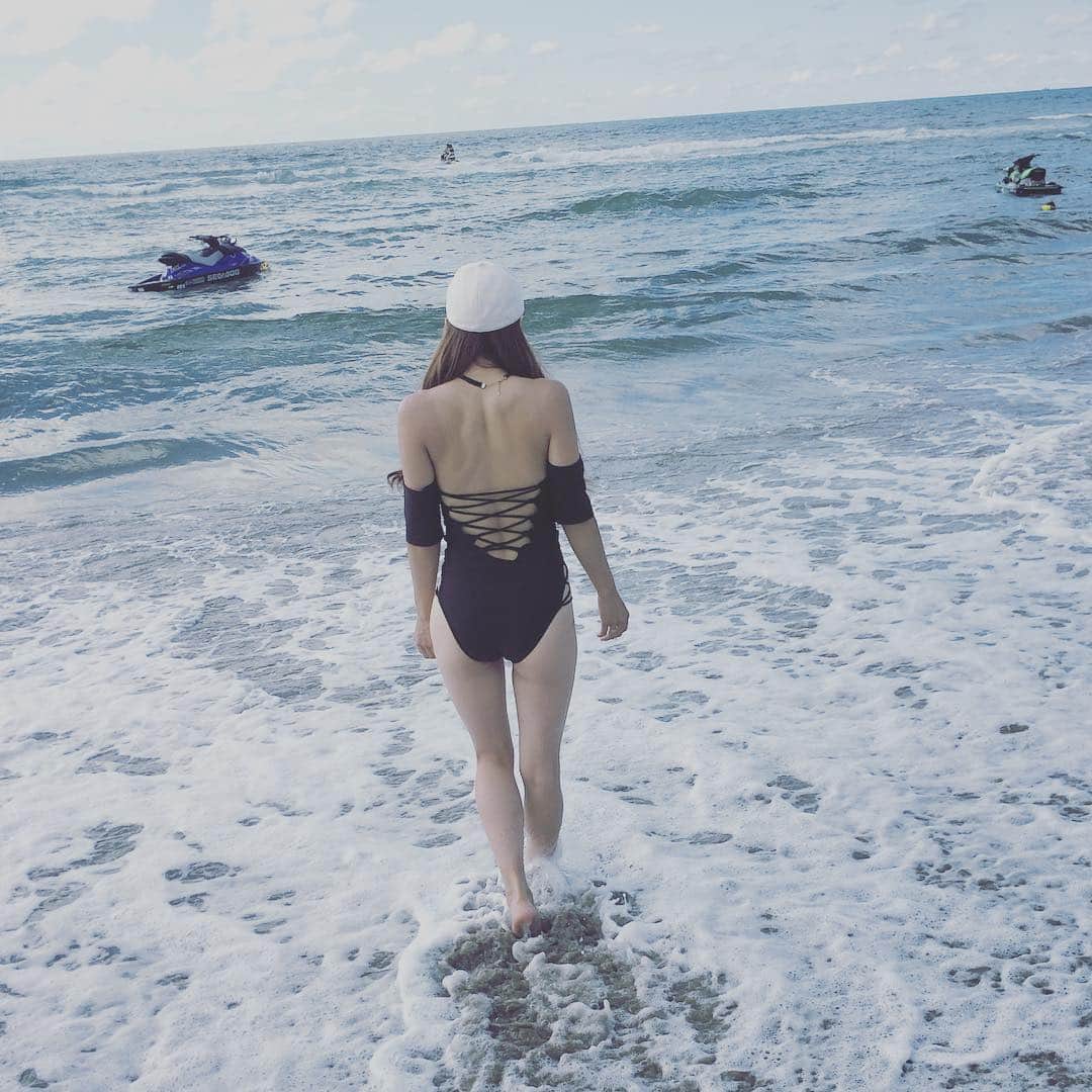 二瓶藍菜さんのインスタグラム写真 - (二瓶藍菜Instagram)「Last sea ❤︎🌊 . . #sea #last #swimwear  #happylife  #seahouse #storyofmylife」9月1日 17時47分 - aina.17