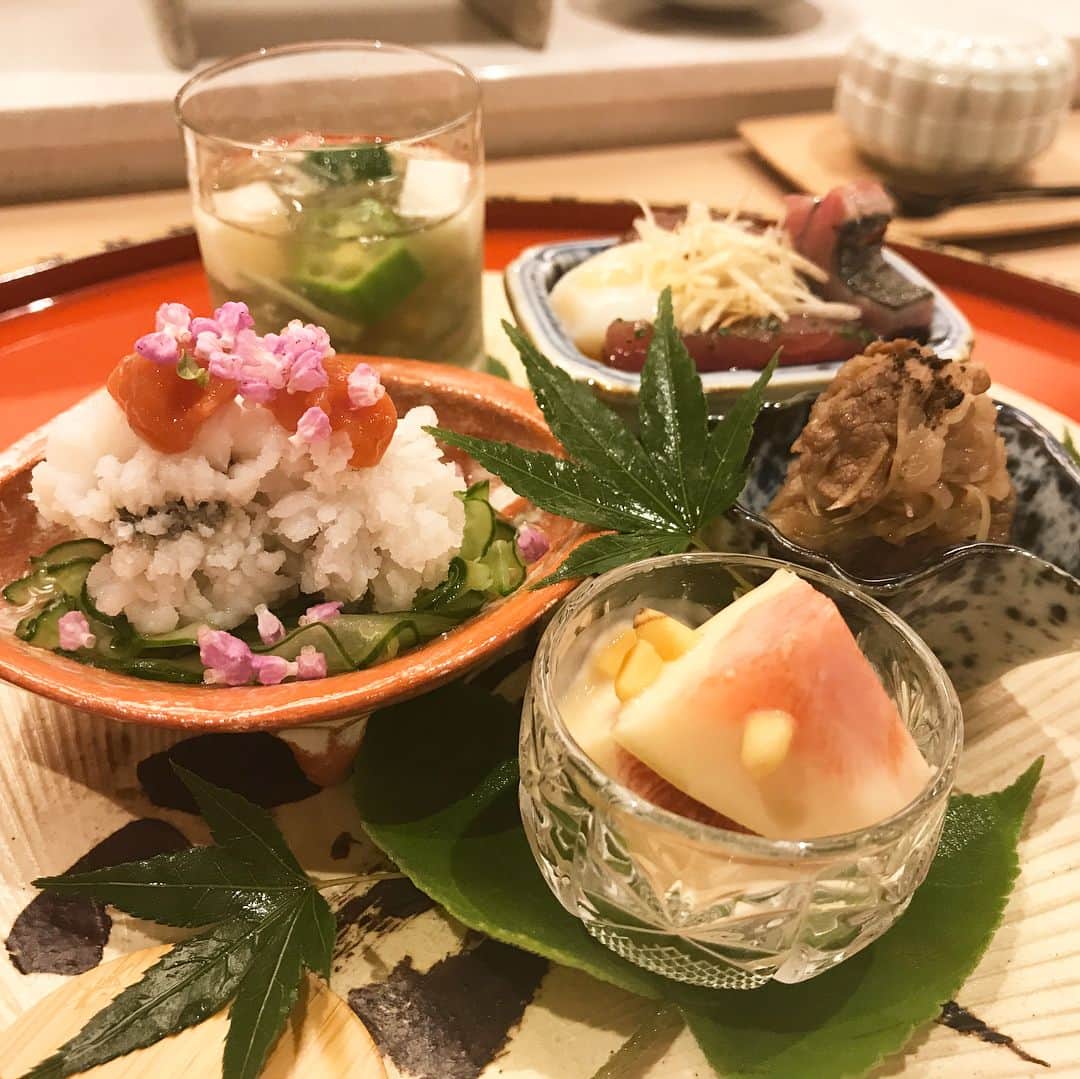 水崎綾女さんのインスタグラム写真 - (水崎綾女Instagram)「東京に来て13年… 初めての天ぷら🍤🍤🍤 💓美味しかったです。笠本大将、ご馳走様でしたm(_ _)m #たきや #天ぷら」9月1日 17時53分 - misakiayame