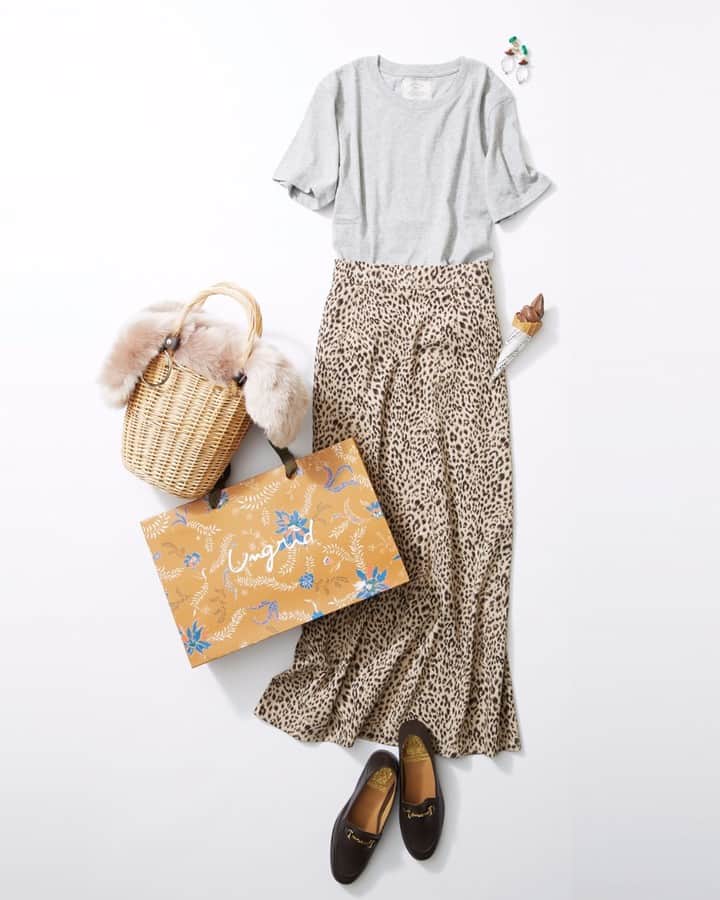 ルミネ公式のインスタグラム：「グレーTシャツを秋仕様にチェンジ！ [ #LUMINEMAGAZINE ] #lumine #ルミネ #ルミネ横浜 #コットンTシャツ #ヒョウ柄 #スカート #イヤリング #かごバッグ #ローファー #Ungrid #snidel #AdametRope #FRAYID #DEUXIEMECLASSE #ootd #outfit #fashion #coordinate #コーディネート #デイリーコーデ #コーデ #follow #followme #フォロー #山脇道子 http://magazine.lumine.ne.jp/?p=71523」