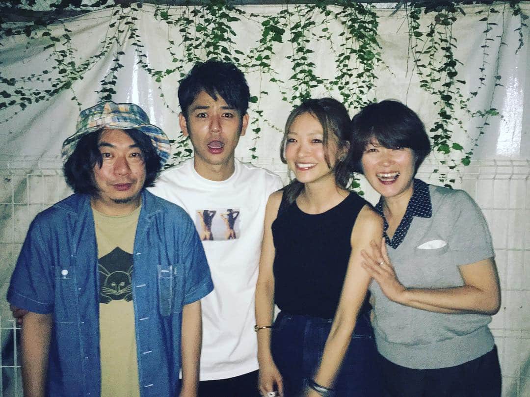 野尻美穂のインスタグラム：「9/16に公開する大根仁監督作品『奥田民生になりたいボーイと出会う男すべて狂わせるガール』という映画のお手伝いをさせていただきました🎬 公開に向けてマガジンハウスから原作に出てくるMALET編集部のムック本が発売することになり、マガハで大根監督と言ったらあの企画！を妻夫木聡さん編で決行👏そのゲストとして私が出演してます🙇‍♀️現場には渋谷直角さんもいて面白おかしい内容にしてくれてますので🤣是非見てくださいー🙏✨ #奥田民生になりたいボーイと出会う男すべて狂わせるガール #妻夫木聡 #水原希子 #色んなプレスが出演してます #野尻フレンズ に注目 #久しぶりに会えたライター横山さん❤ #しかし妻夫木さんのイケメン具合ったら🤔 #フラッシュで私眉毛消えとる🤷🏼‍♀️」