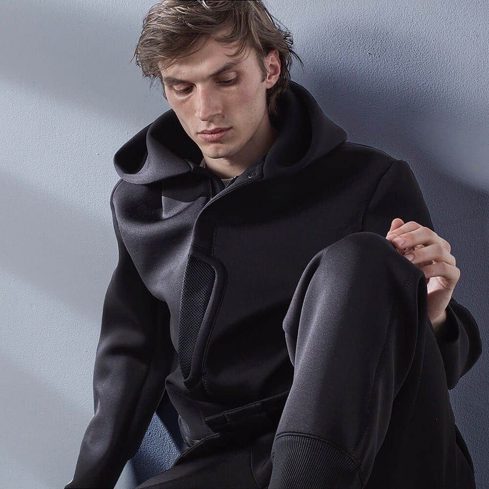 ワイスリーのインスタグラム：「The Y-3 Future Sport Hoodie revitalises a classic piece. #adidas #Y3」