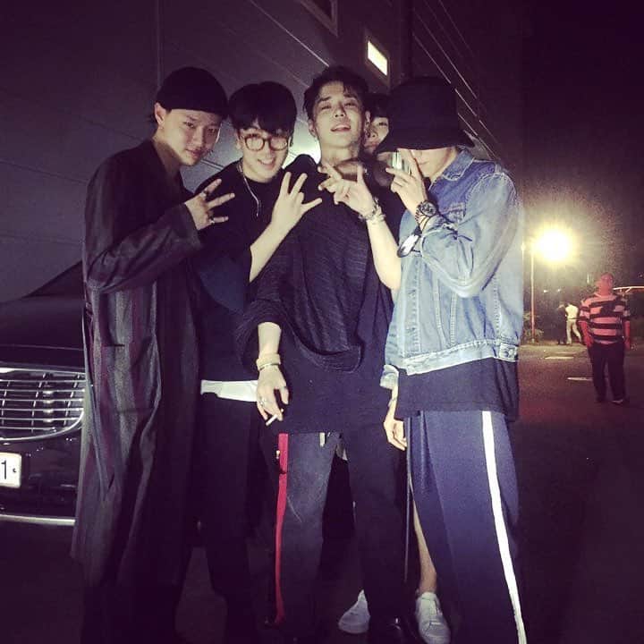 イ・ヒョヌのインスタグラム：「주인공은 혁돌이❤️ 고생많았쓰 형.#다음에는혁돌이너의잘생김을내가모자벗고찢어주겠다,」