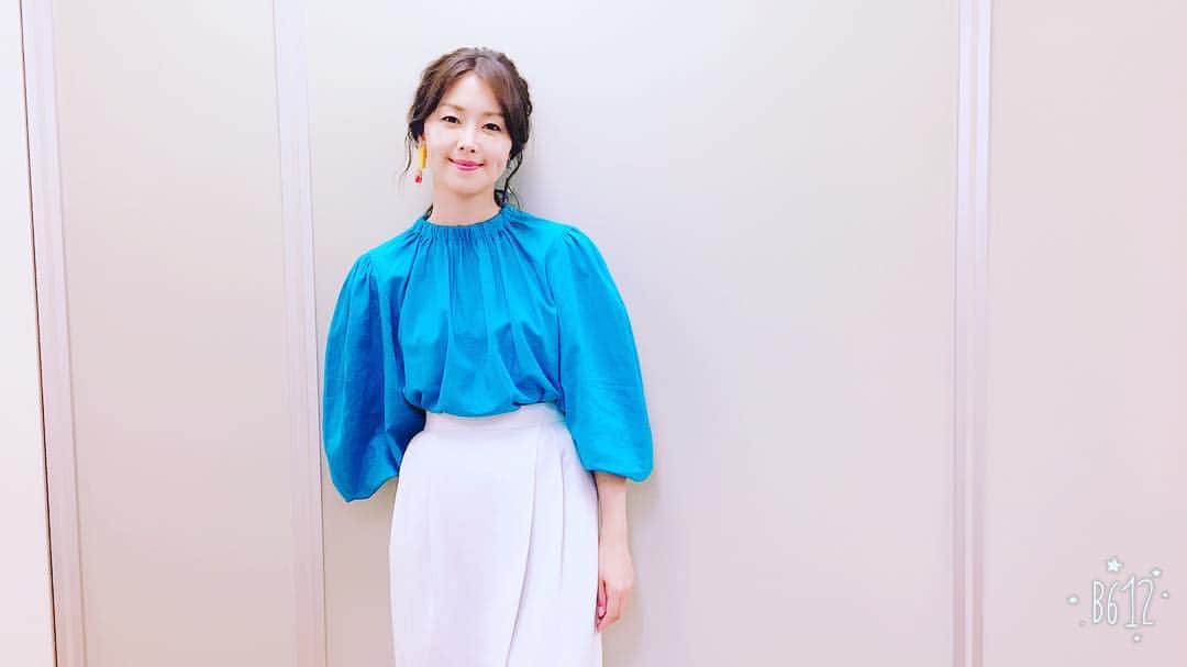 笛木優子のインスタグラム：「明日3日 NHK短歌 Eテレ 朝6時からです✍🏻 みなさん、良い週末を💙」