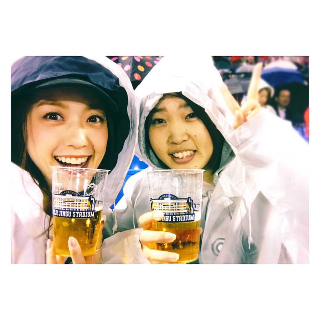 古谷有美さんのインスタグラム写真 - (古谷有美Instagram)「⚾️ 夏らしいことしよ！ とおもって観に行ったら...ありゃ。 花火は5日前に終わってました ・ ・ #神宮球場 #夏のビールといえばここ #来年こそは花火も #夏らしいことしようキャンペーン #月1で何かを観るルール」9月2日 18時10分 - yuumifuruya