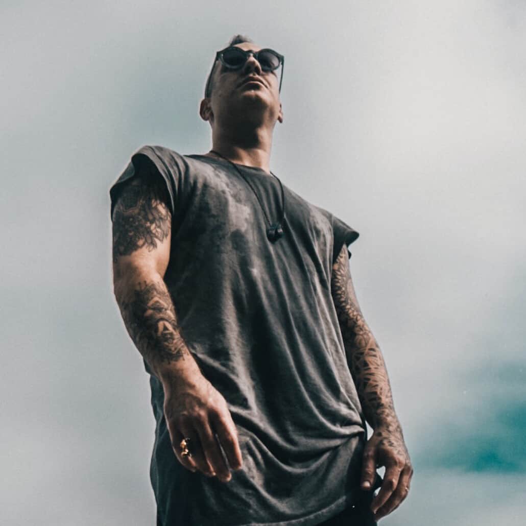 Brillzのインスタグラム：「My new project is here : @lsdream_music  Your task is not to seek for love, but to merely seek and find all the barriers within your self that you have built against it - Rumi  Swipe for more pics.  Huge love to @nd__ for doing these epic photos with me and crushing it as usual.」