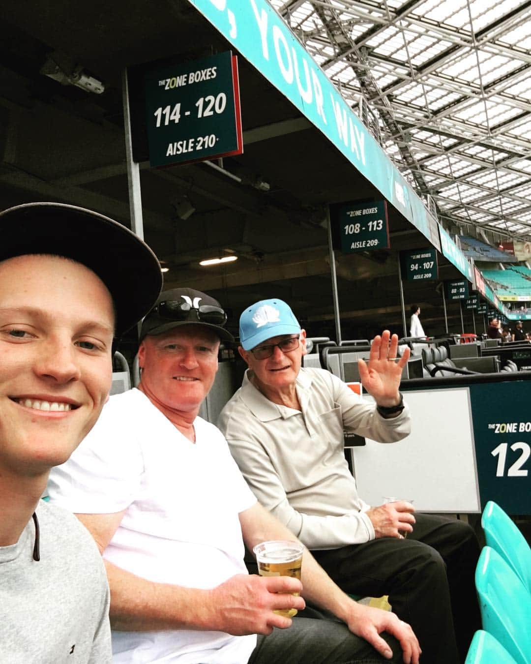 Zach Holdsworthのインスタグラム：「Enjoying Father's Day at the footy with the old boys. Go the dogs.」