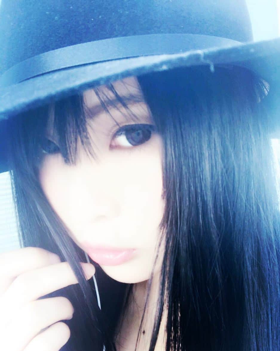 新村あかりのインスタグラム：「京都ロームシアター向かってます。 #direngrey」
