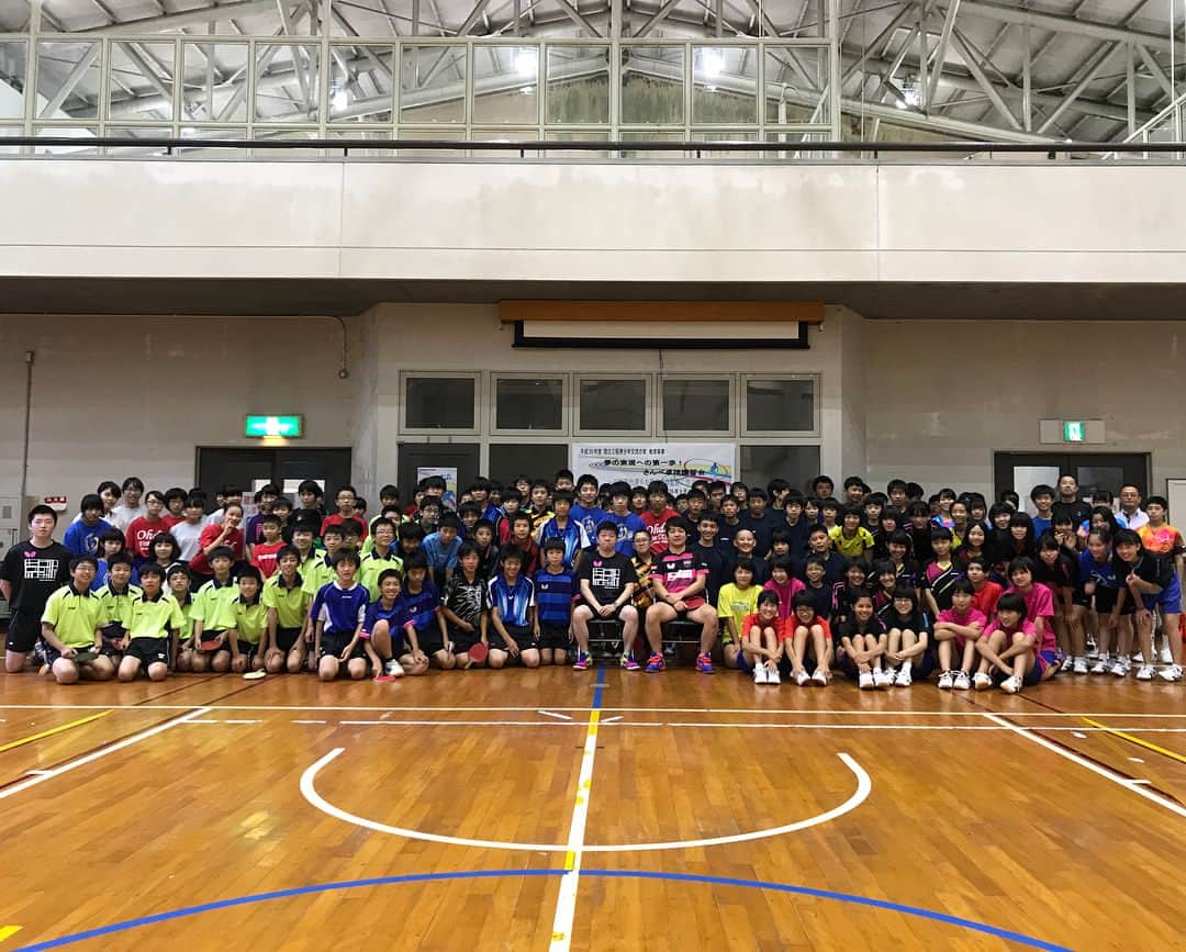 岸川聖也のインスタグラム：「恩師の橋津先生と島根県で講習会をやりました😊🏓 僕自身とても楽しかったし子供達にとってもいい経験、刺激になったんじゃないかと思います！頑張って欲しいです！ #卓球 #講習会 #島根」