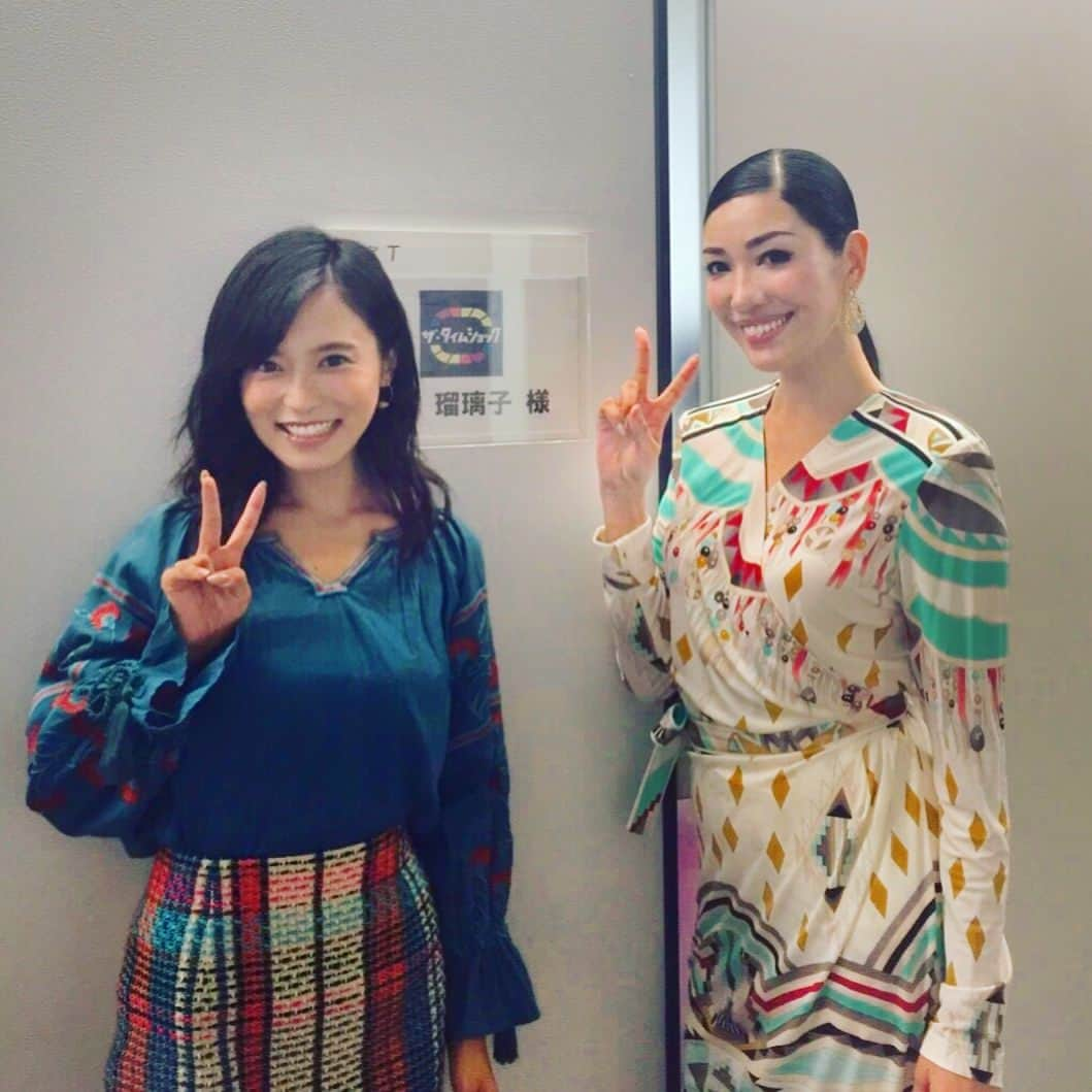 アンミカさんのインスタグラム写真 - (アンミカInstagram)「今日は、小顔で可愛い小島瑠璃子ちゃんと収録🎥✨誕生日が同じな織田信成くんも❣️上には上がいる！と感じた長丁場収録でした😘 #賢い人の中に入り自分のアホさに撃沈 #明日はフジテレビのバイキングに出演致します #model #ahnmika #アンミカ #小島瑠璃子 #織田信成 #ootd #fashion  ワンピ #leonard  ピアス #grosseアンミカ  私服ワンピ #zara」9月3日 22時32分 - ahnmikaofficial