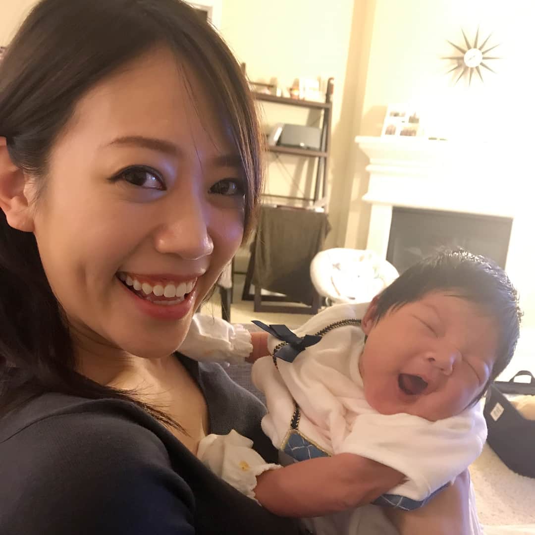 香山ひとみさんのインスタグラム写真 香山ひとみinstagram 美人な親友とぶちゃいくな娘w 愛おしい二人 Caをしている親友が サンフランシスコ便のフライト帰りに会いに来てくれました お疲れのなか本当にありがとう 親友 娘 生後二週間 新生児