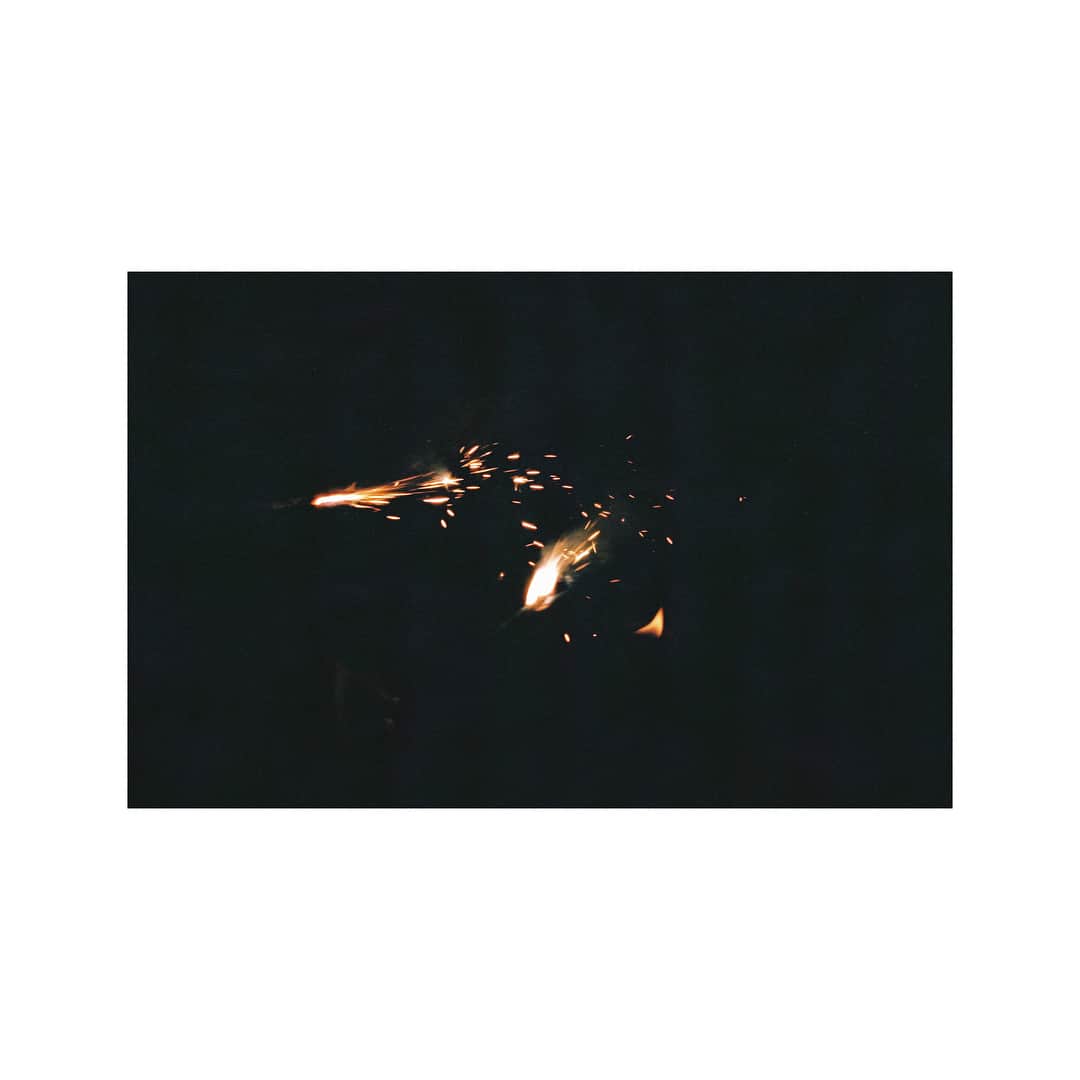 芳根京子さんのインスタグラム写真 - (芳根京子Instagram)「線香花火は一回も出来なかった、、2017年なとぅ。  #film #夏の思い出」9月4日 15時32分 - yoshinekyoko