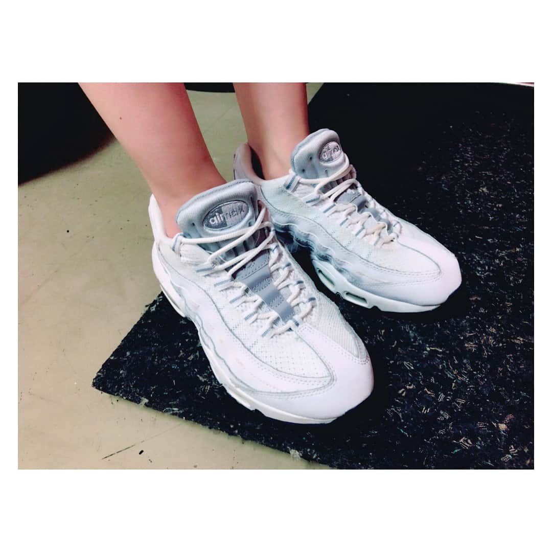 彩姫さんのインスタグラム写真 - (彩姫Instagram)「#nike #airmax95 ✔️✔️✔️💕💕💕💕💕 #bandmaid #saiki」9月4日 15時01分 - saiki_bandmaid