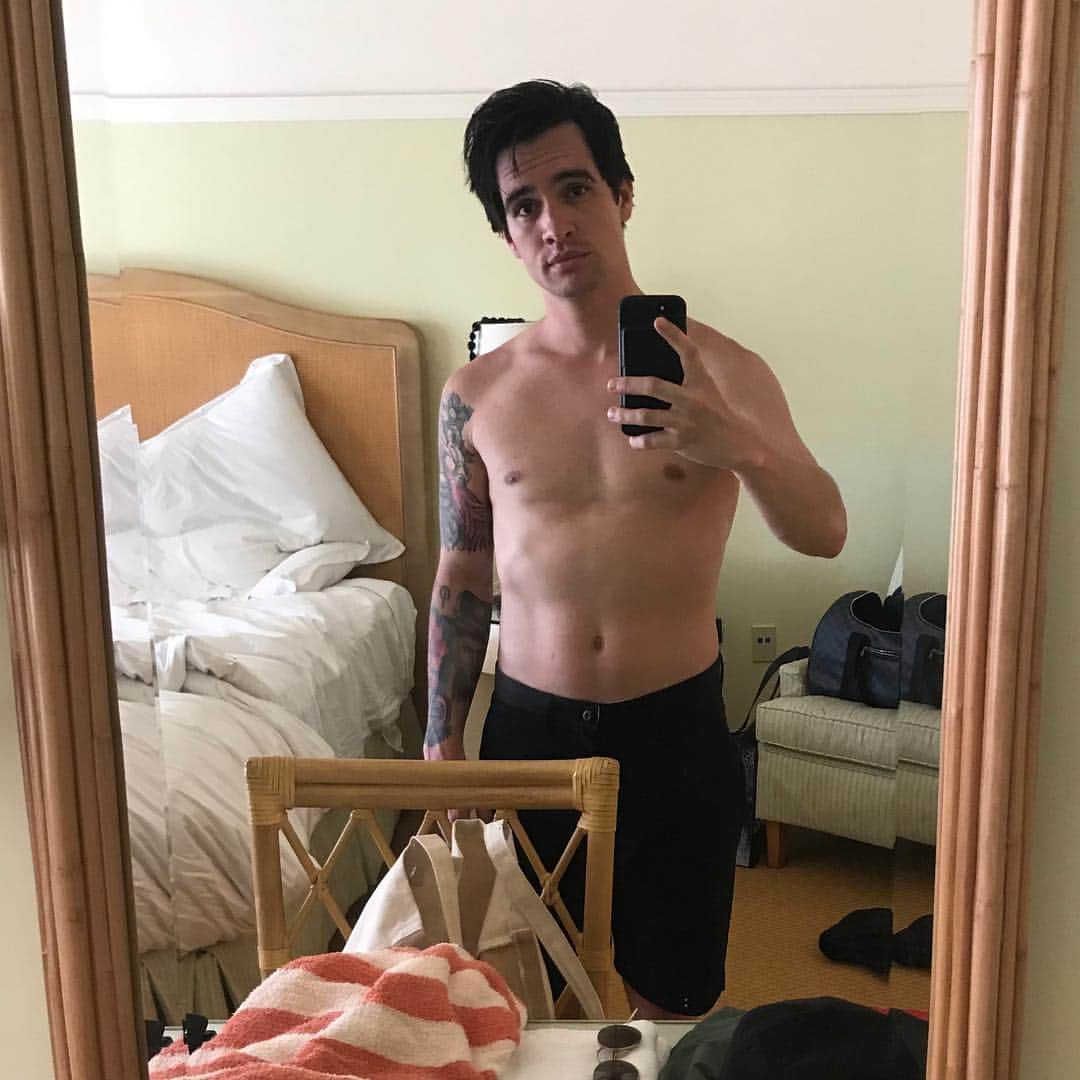 ブレンドン・ウリーのインスタグラム：「Vacation all I ever wanted 🌴🌤🍹」