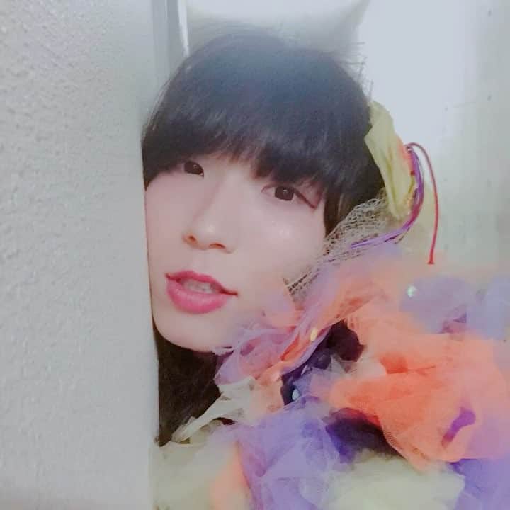 ぺいにゃむにゃむ【二丁目の魁カミングアウト】のインスタグラム：「夏が好きになったよ2017夏🍉。 おなカマのおかげです🍉。 ℒℴνℯ 今週は 水曜日に池袋でライブ 土曜日に新潟遠征 日曜日に夏の魔物 まだまだ濃ゆい一週間になりそうそうでマンモスたのPみ🍉。」