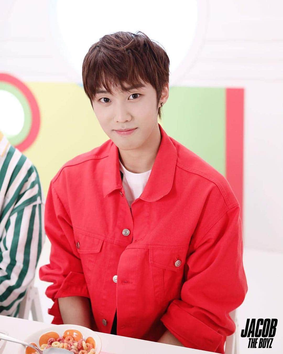 ジェイコブのインスタグラム：「him and his cereal 🥄 ☆ 170815 Open The Boyz Sketch Pics © The Boyz Facebook」