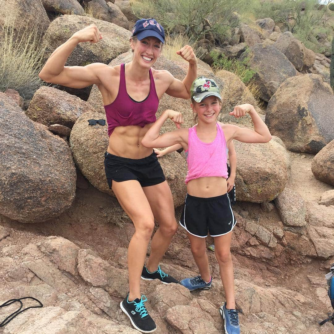 ブリージャ・ラーソンさんのインスタグラム写真 - (ブリージャ・ラーソンInstagram)「Monday motivation- meeting young athletes who are so passionate about their sport  and being active has always inspired me, this incredible girl is a gymnast who give hours upon hours to her sport and still enjoys going on challenging hikes with her family💪🏼 Let's get outside on this beautiful Labor Day Holiday and do something active! . . . #stayactive #goplay #getout #echocanyon #camelbackmountain #labordayweekend #gohavefun #joblove #loveyoursport #girlpower #loveyourmuscles #stronggirls #flex #exercise #gymnastics #swimming #samethingright #getoutside」9月5日 0時21分 - breejalarson