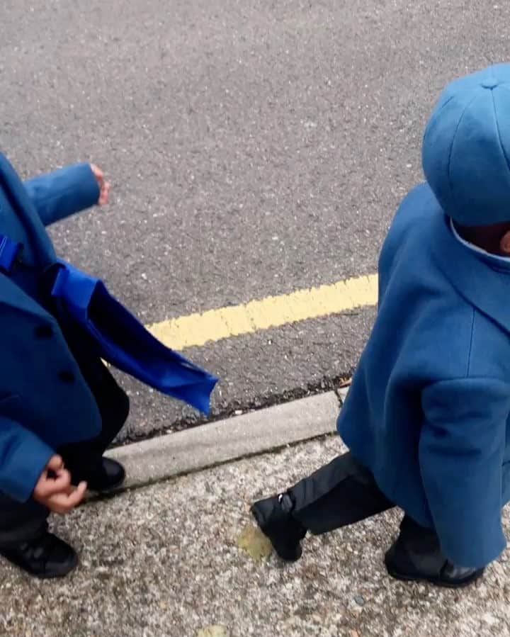 バカリ・サコのインスタグラム：「My 2 big boys are back to school ❤️🙏🏾🤓 #sakofamily」