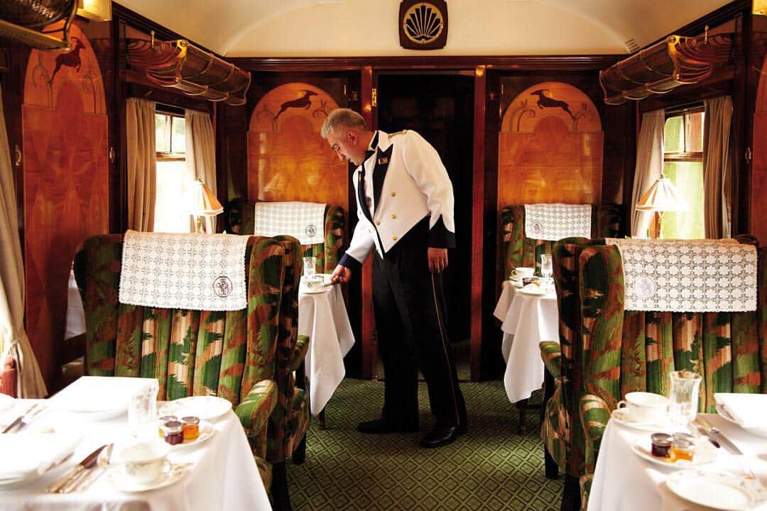 ヘンリーコットンズのインスタグラム：「All these common points led us to find the perfect location for our AW17 collection's shooting.  Need an extra hint? Hold on tight. Special thanks to @belmond #discoverbelmond」