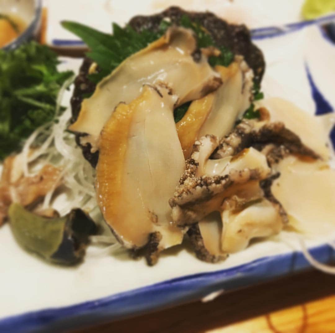 あちゃみのインスタグラム：「まずはアワビ(*´﹃｀*) #アワビ #函館 #seafood」