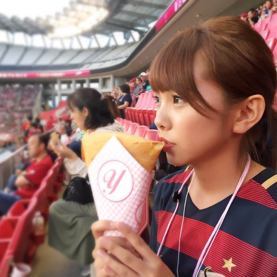 磯佳奈江さんのインスタグラム写真 - (磯佳奈江Instagram)「クレープ🍈💓 中身はメロンが入ってるの🍈 茨城県産のメロンだよ☺ 茨城県のメロンは、生産量１位なんですよ！ メロン食べてみてね☺ #サッカー #鹿島アントラーズ #カシスタ  #カシスタグルメ」9月4日 18時29分 - isochan89