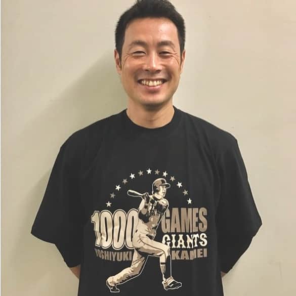 読売巨人軍さんのインスタグラム写真 - (読売巨人軍Instagram)「明日9・5 正午から販売開始‼️ 亀井選手の通算1000試合出場達成記念グッズをジャイアンツショップオンラインで‼️⭐️ #亀井善行  ハンドパペットの通称は #カメット #🐢 #ジャイアンツ #巨人」9月4日 20時25分 - yomiuri.giants