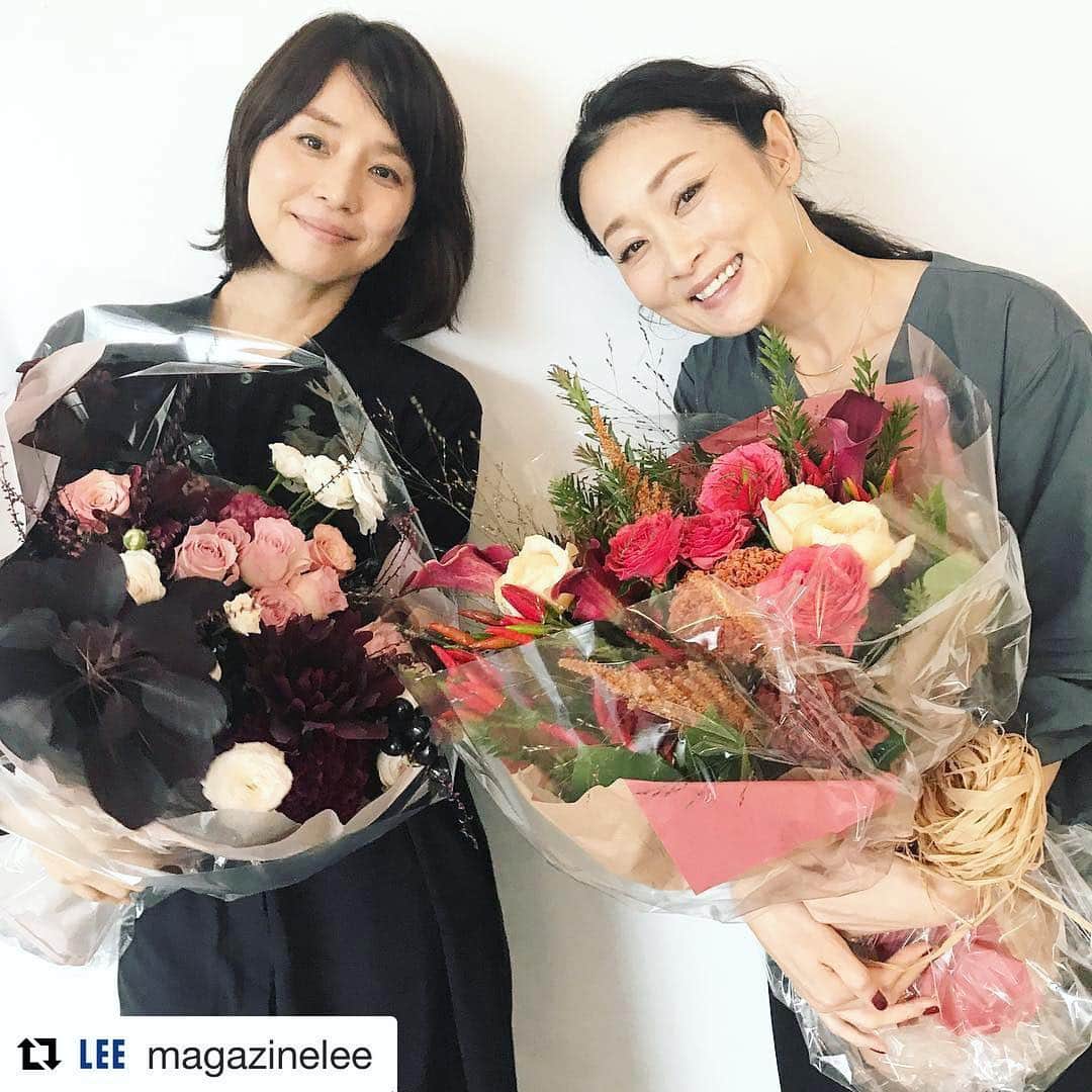 石田ゆり子さんのインスタグラム写真 - (石田ゆり子Instagram)「昨日は、集英社LEEの撮影でした。 雅姫さんと対談👏🏻😊👏🏻 いろんなこと話しました。 LEE12月号(11/7発売🎊)です！ ぜひ。 #LEE」9月5日 7時40分 - yuriyuri1003