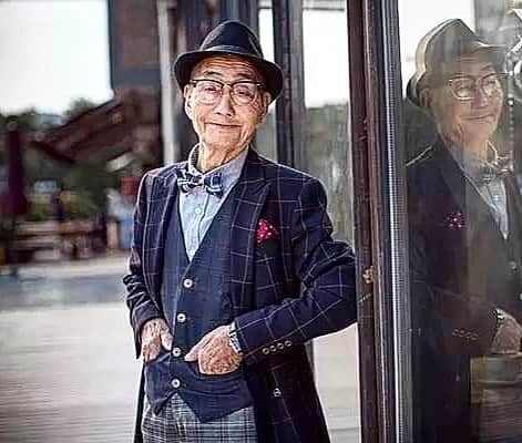 全国アクティブシニア振興会のインスタグラム：「. いつまでたっても 元気なお父さん👴🏻 . 最近元気が無くなった。 . 外出する機会が減った。 . . そんなご家族とこの先も、もっと一緒に楽しむために✨ . そんなシニアの方に きっかけをつくれるのは私たち家族です(＾ｰ^)ノ . JASPAではそんなアクティブシニアの方々を募り、 「遊ぶ」「働く」「学ぶ」をテーマに様々な情報提供と サポートを行ってます💡 . そんなアクティブシニアの皆様に喜んでいただきたい！ なにかアクティブシニアの皆様にためになりたい！ そんな思いをお持ちの企業様、 ぜひ様々なご提案お待ちいております！！ . . . #JASPA  #ジャスパ  #高齢者  #家族  #おじいちゃん  #おばあちゃん  #老人ホーム  #デイサービス  #シニア  #孫  #親孝行  #介護  #instafamily #instagood #instafashion #instalike  #instapic #instagramers」