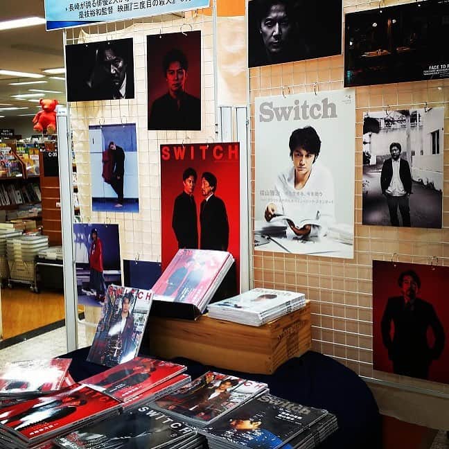 のインスタグラム：「【SWITCH FAIR@紀伊國屋書店長崎店】二人の主演俳優の出身地、長崎より。from a bookstore in the home city --Nagasaki-- where the both main actors of "The Third Murder" were born. #福山雅治 #役所広司 #是枝裕和 #三度目の殺人 #長崎 #switch_magazine #thethirdmurder」