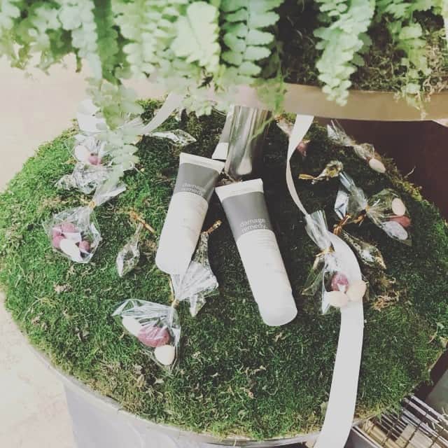 Mikaのインスタグラム：「AVEDA様にご招待頂き頭皮チェックへ 場所は表参道駅から5分程の アヴェダ ライフスタイル サロン&スパ南青山 @avedajapan ・ ・ チェックの結果頭皮が固いそうです… 私のお悩みからインヴァティを勧められました 頭皮が固いと抜け毛にも繋がるそうなので 髪だけでなく、頭皮にも目を向けて ケアしていきたいです✨ 以下、チェックしてみて下さい ・ ・ ✔︎9月は頭皮月間！毎日18時～21時はショップの一角で頭皮のチェックと、頭皮＆髪タイプ別おすすめケアのサンプルが貰えます ✔︎9月期間中18時～はアヴェダのプロフェッショナルによるスペシャルイベント開催 ✔︎5000円以上の施術または商品を購入された方には人気商品プレゼントまたは、お得なサロンチケットが貰えます ・ ・ #アヴェダ #頭皮ケア#プラマサナ #AVEDA#南青山#頭皮月間#ヘッドスパ#美髪」