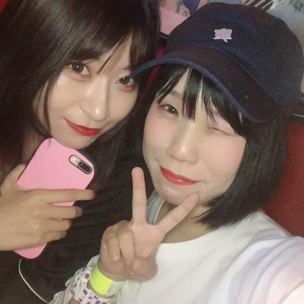 椎名あずさのインスタグラム：「#シブポ 1…目の大きさおよそ2.5倍(当社比)そしてモテるiPhoneケース 2…メイドさんと女オタ(チヤホヤされてる勘違い女オタ) 3…モテないiPhoneケース 4…東名 5…最強人妻アラサーメイド 6…この人はいい加減幸せになってほしい🙏懇願」