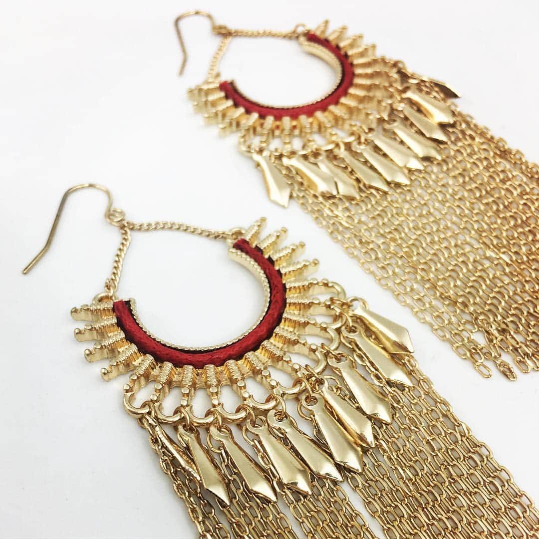 のインスタグラム：「Add a little fringe. #fashionbuyer #instafashion #fashionista #clothingbuyer #clothesforsale #currentlywearing #shopping #clothes #buyerslife #womensclothing #jewelry #accessoriesaddict #obsessed #jewelrydesigner #highfashion #fashion #style #fashionshow #model #look」