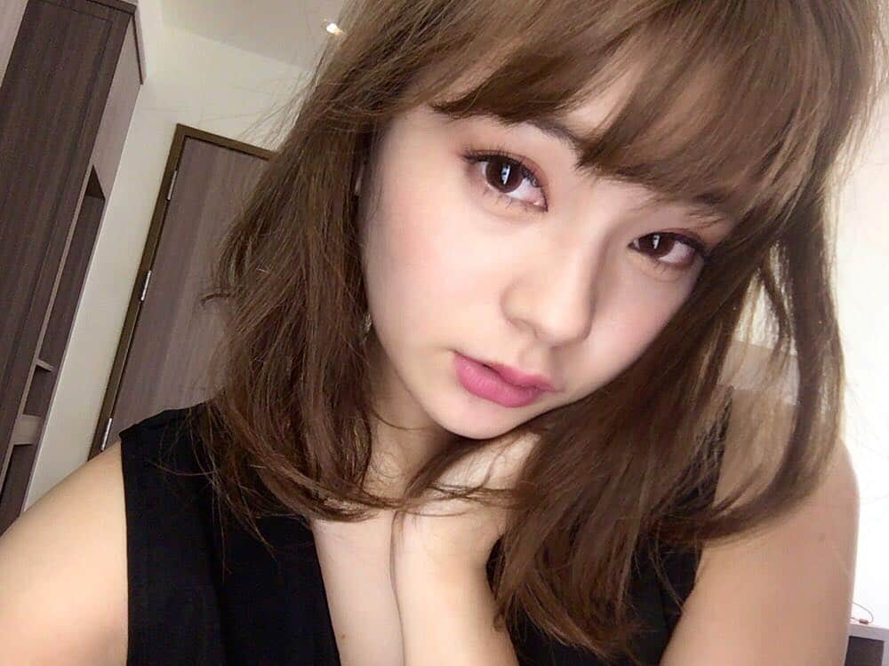 小濱庸子さんのインスタグラム写真 - (小濱庸子Instagram)「コンタクトレンズの質問を以前頂いてましたので、、、 わたしが使ってるのは、イルミネートというディファイン✨ コンタクトのアイシティで買ったよ😀✨ライトブラウンを使用😊❤️ ナチュラルなディファインを探しててアイシティでいろいろつけ比べた結果、これにしました❤️❤️ #カラコン #コンタクトレンズ #eye #コスパ #良し #ナチュラル #ハーフ #メイク #カラー #レンズ #オススメ あったら#逆に #教えて #はーと」9月5日 20時29分 - hamachan1020