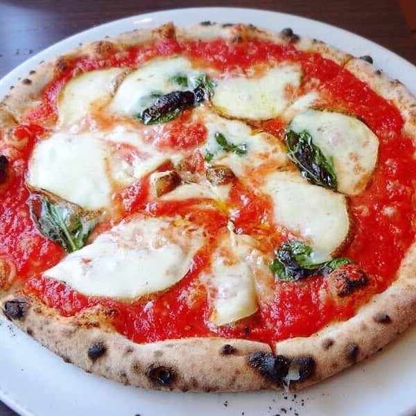 キッチンスターター のインスタグラム：「. キッチンスターター 京都ナポリピッツァ隊 . 東山「Pizzeria Da yuki」鎌田友毅 . 焼きたて熱々をお召し上がり下さい。 . 本場ナポリと同じく炭窯を積んだピッツァ専用のキッチンカーを購入したい。 . 皆様のご支援をお待ちしております。 . #クラウドレストラン #クラウドファンディング  #京都ナポリピッツァ隊 #京都  #烏丸御池 #solono #東山 #dayuki #七条 #Mercato #イタリア #イタリアン #ピザ  #ナポリ #本場 #炭窯 #キッチンカー #専用」