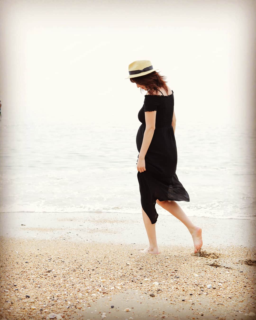 松本さゆきさんのインスタグラム写真 - (松本さゆきInstagram)「#海 #千代崎 #pregnant #photo by @mihorobo」9月5日 21時34分 - matsumotosayuki
