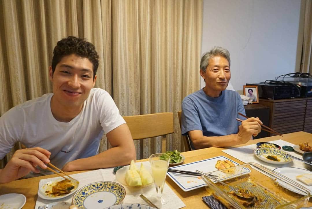 萩野公介のインスタグラム：「実家 #お父さん #にやにや #栃木 #家族」