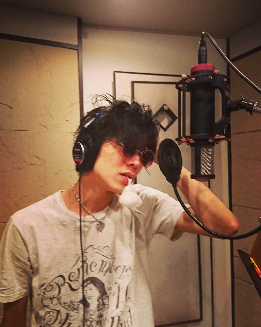 龍雅-Ryoga-のインスタグラム：「#清水の差し入れ #にんにく #逆に胃もたれ #ちゃんと国内産 #龍雅 #ryoga #井出卓也 #Takuya #清水啓太 #keita #rec  #recording  #新曲」