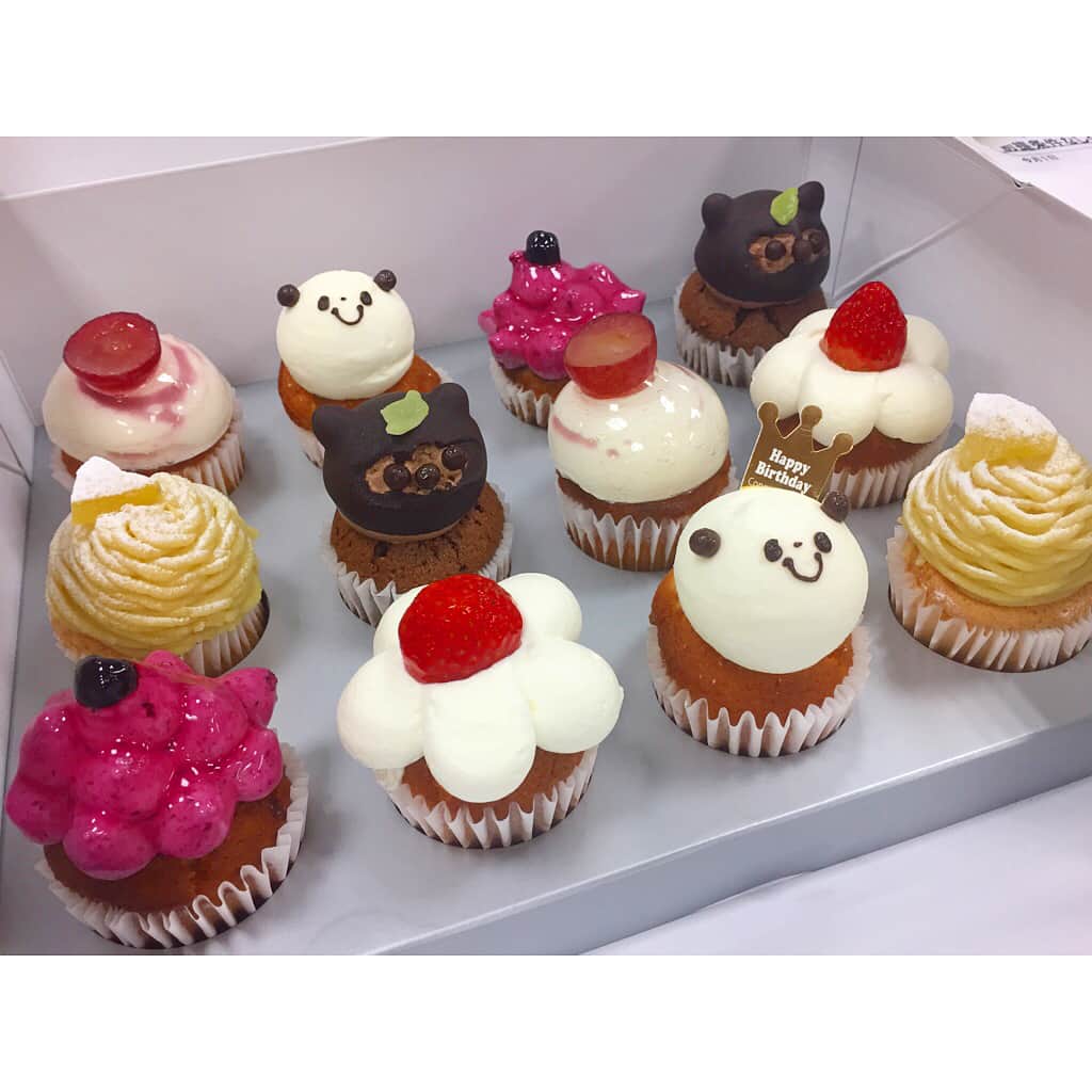 阿部優貴子さんのインスタグラム写真 - (阿部優貴子Instagram)「深層ニュースのみなさんにもお祝いして頂きました😂🎂✨ 可愛いカップケーキ…🤤💓 ありがとうございます❣️ #深層news #ありがとうございます #感謝」9月6日 0時04分 - abe_yuki94