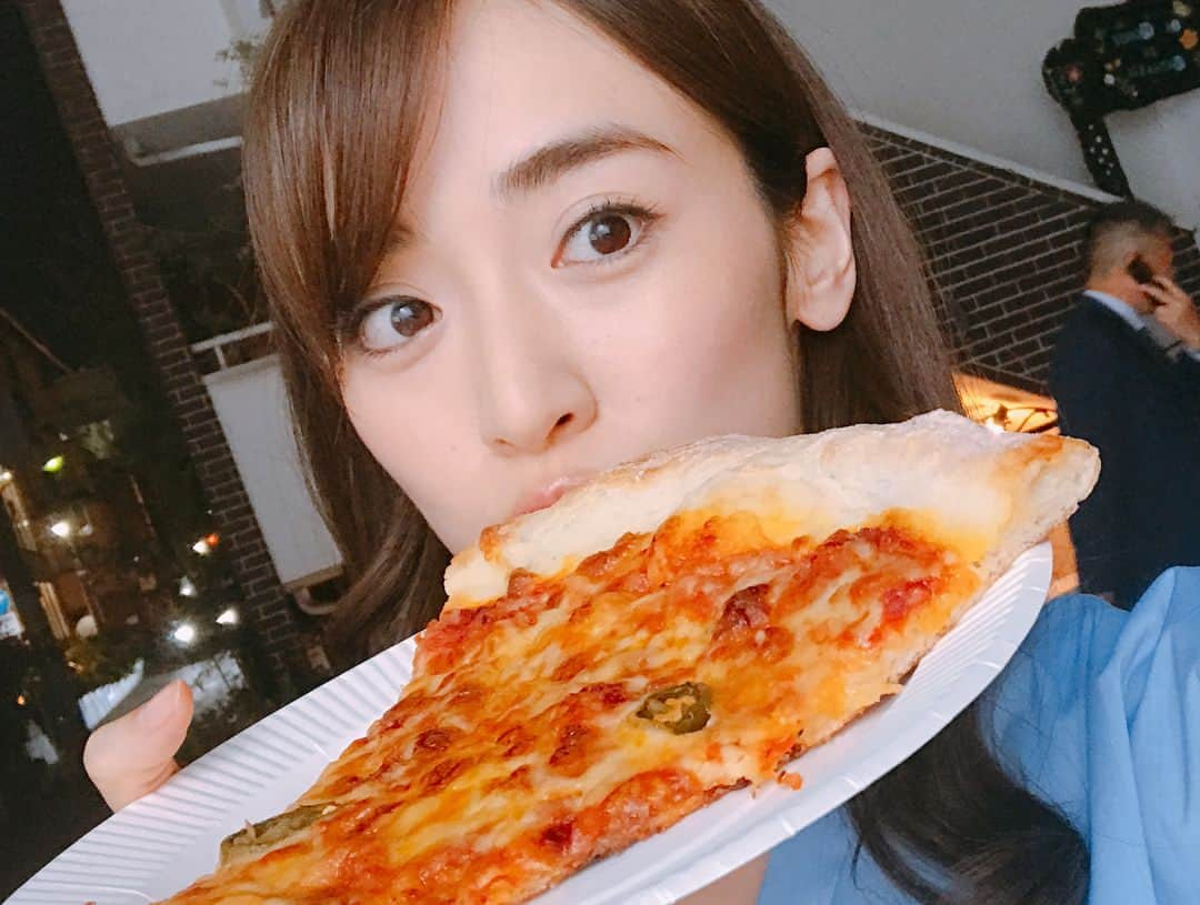 泉里香さんのインスタグラム写真 - (泉里香Instagram)「「カンナさーん」いかがでしたか？ こちらは9話の撮影しています📽 今夜は渡辺直美さんからピザの差し入れを頂き、とっても幸せな夜でした🍕🤤🍕 深夜にハイカロリーな投稿🤤🍕笑 おやすみなさい⭐️😴 #TBS#カンナさん」9月6日 1時13分 - rika_izumi_