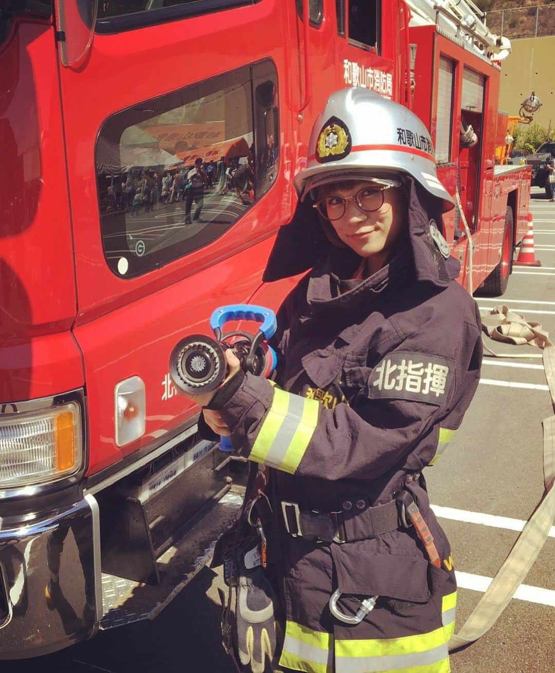 時東ぁみさんのインスタグラム写真 - (時東ぁみInstagram)「防火服の重さ、暑さ。 ホースの重さ。 火の中に飛び込み、助ける心の強さ。 脱帽します。 ・ ただ、ひたすら着させられてる。 ・ #時東ぁみ #消防隊員 #消防士 #和歌山市消防局 #firefighter #防火服 #ホース #重い #暑い #心 #強い #脱帽 #尊敬 #respect #着させられてる感 #強め #またしても #大人 #着てる人 #私だけ」9月6日 10時20分 - amitokito