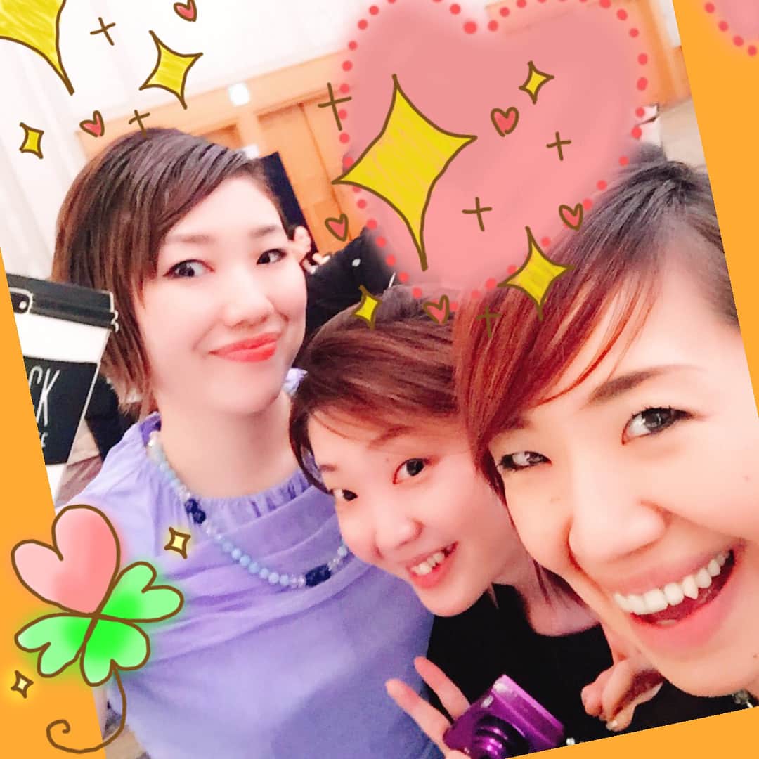 貴千碧のインスタグラム：「泣いた。本当に幸せのおすそ分けを頂きました。 ともちゃん、ご結婚本当におめでとうございます🎉‼️‼️😭 久しぶりにお会い出来た上級生の皆さんや一個上の皆さん、同期、下級生…会いたい方に沢山お会い出来てパワーチャージ致しました😎✌️✌️✨ #光海舞人さん#結婚式 #花露すみかさん#香音有希さん#彩星りおんさん #夏城らんかさん#麗百愛#優香りこ 写真ないけどまり#千紗れいなたち一個下の子たちにも会えて嬉しかった😘」