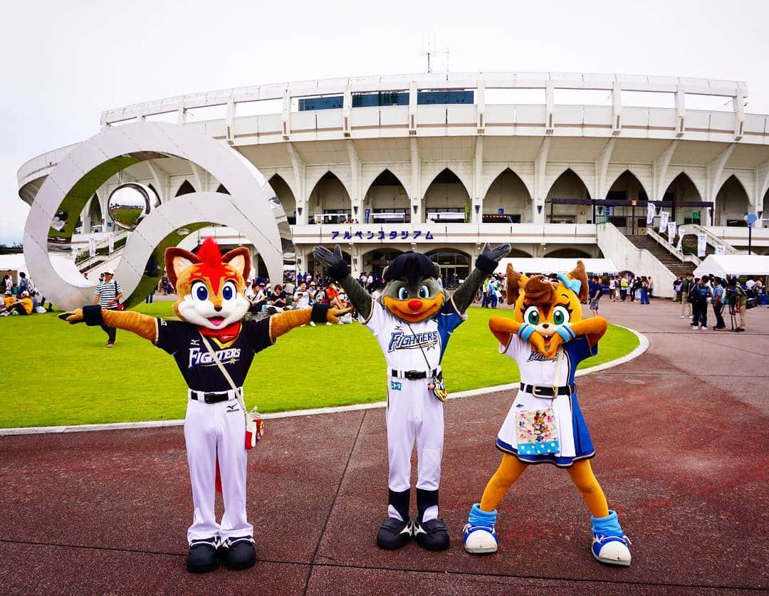 北海道日本ハムファイターズ フレップさんのインスタグラム写真 - (北海道日本ハムファイターズ フレップInstagram)「We♡TYM！！ #初富山 #みんな楽しんでくれたかな？ #富山アルペンスタジアム #lovefighters #宇宙一のその先へ #FAMBITIOUS #BB #ポリーポラリス #フレップ」9月6日 11時11分 - frep_the_fox