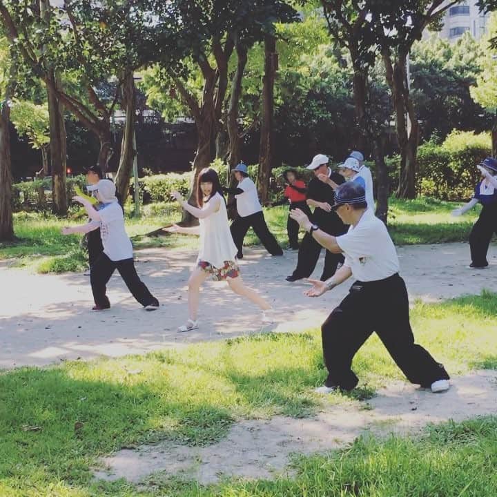 桜井日奈子スタッフのインスタグラム：「太極拳In台湾！ 「週刊少年マガジン」40号表紙です^ ^発売中！」
