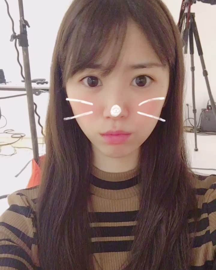 のインスタグラム：「・ メイクまでの待ち時間でお遊び☺️👐🏼💫 ウィンクすると♡がでる😆💕 #撮影 #メイク前 #幼いな #work #model #shooting #japan #tokyo #girl #selfie #instadaily」