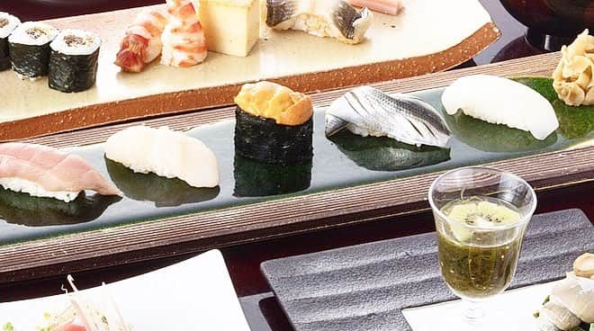 魚がし日本一のインスタグラム：「. 鮮度とお手頃な価格には 絶対の自信があります🍣 . 板前が目の前で握る新鮮なお寿司を、 . お好みでお召し上がりいただきたい . という創業当時のスタイルを そのままに展開🦀 . . 築地から直接仕入れたネタを 気軽にお楽しみください🤓✨ . #魚がし日本一 #寿司 #鮨 #すし  #sushi #築地 #築地直送 #江戸前寿司 #個室 #貸切 #お持ち帰り  #立ち食い  #マグロ  #tuna  #日本酒  #新鮮  #職人  #魚  #japan  #jananesefood  #池袋  #新宿  #渋谷  #新橋  #西日暮里  #八重洲  #麹町  #中野  #秋葉原  #五反田」