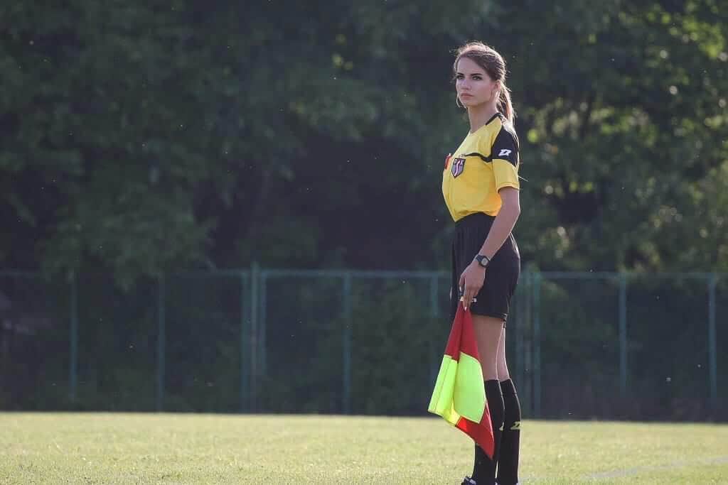 Karolina Bojarさんのインスタグラム写真 - (Karolina BojarInstagram)「⚽️❤️ fot. @bziolkowski 📸  #football #referee #lineswoman #match #sportygirl」9月6日 19時19分 - bojarmeow